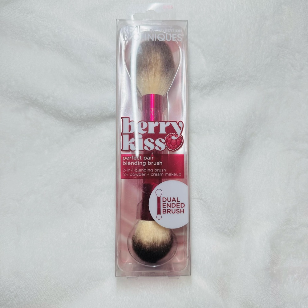 Real Techniques Berry Kiss Perfect Pair Blending Makeup Brush - New